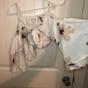 Super cute crop top blouse!